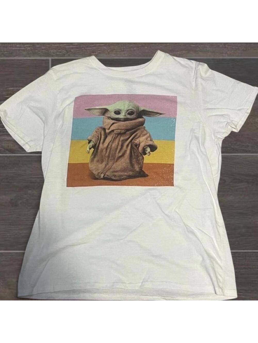 XL Men’s White skater Baby Yoda Star Wars Disney t-shirt